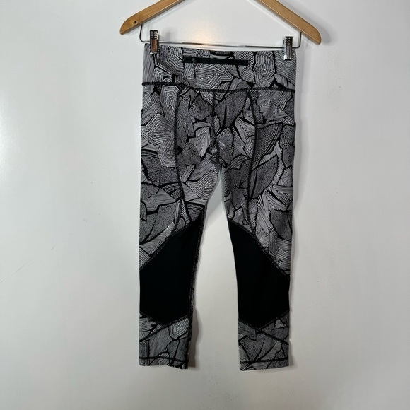 Lululemon Pace Rival Crop (Full-On Luxtreme) Dottie Tribe White Black Size 4 - Picture 4 of 6